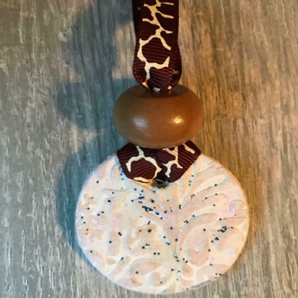 Diffuser Necklace Aromatherapy - Picture 3 of 3